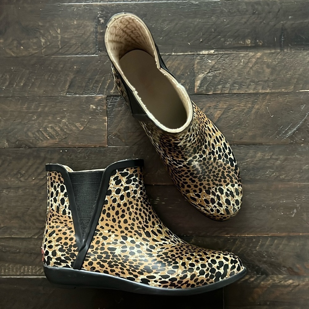 Chooka Women's Waterproof Plush Chelsea Bootie
